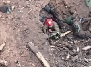 Применение FPV-дронов со слезоточивым газом на линии фронта