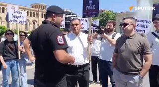В Армении митингующие обратились к главе Еврокомиссии с требованием освободить политзаключенных