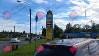 В Петербурге на АЗС фиксируют очереди, лимиты на заправку и запреты на съемку