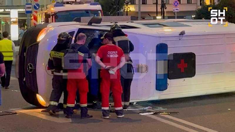 В центре Москвы в ДТП пострадал водитель частной скорой помощи