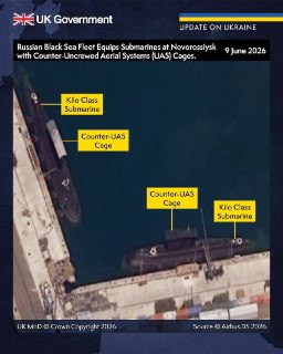 Спутниковый снимок подводных лодок в акватории ВМБ Новороссийск с антидроновой защитой