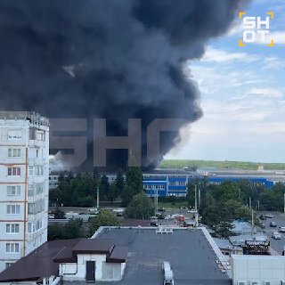 Мощный пожар в Ставрополе на складе лакокрасочных материалов: есть пострадавший