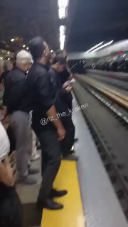 Обстановка в метро Тегерана в день похорон Хаменеи