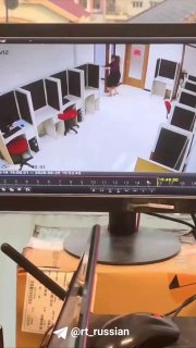 Робот продемонстрировал приёмы кунг-фу на людях в Индонезии