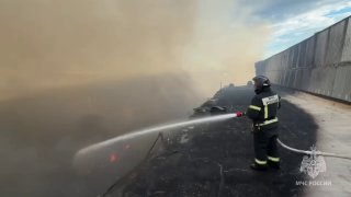 В Ставрополе локализован пожар на территории бывшего завода