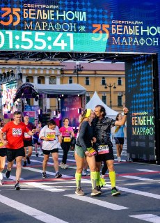В Петербурге прошёл юбилейный марафон «Белые ночи» с участием 30 тысяч бегунов