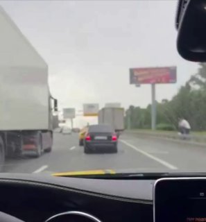 Таксист на Lada Priora врезался в Lamborghini Revuelto в Москве