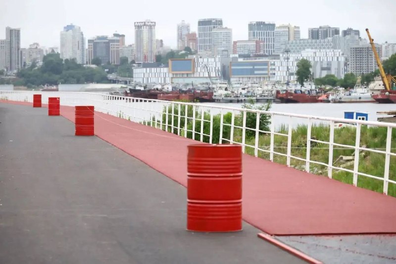 В Хабаровске преображают дамбу Южного округа