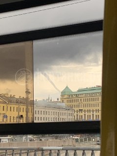 Смерч гуляет по Петербургу