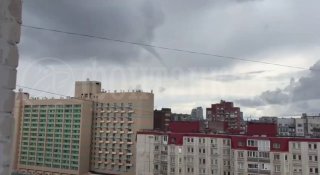 Синоптик Михаил Леус объяснил разницу между смерчем и облаком-хоботом