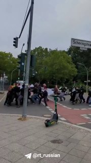 В Берлине полиция жестко разогнала протестующих против строительства военного завода Rheinmetall