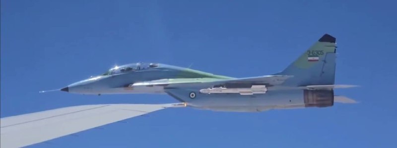 Иранские МиГ-29 сопровождают самолет с телом имама Хаменеи