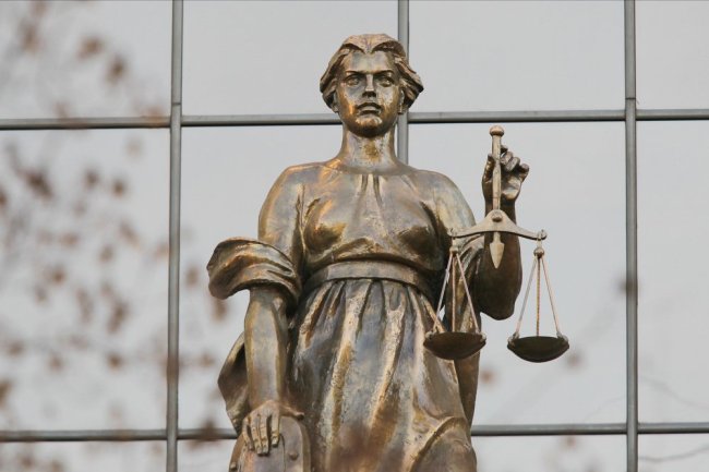 Верховный суд указал, что приставы обязаны не допускать ошибок