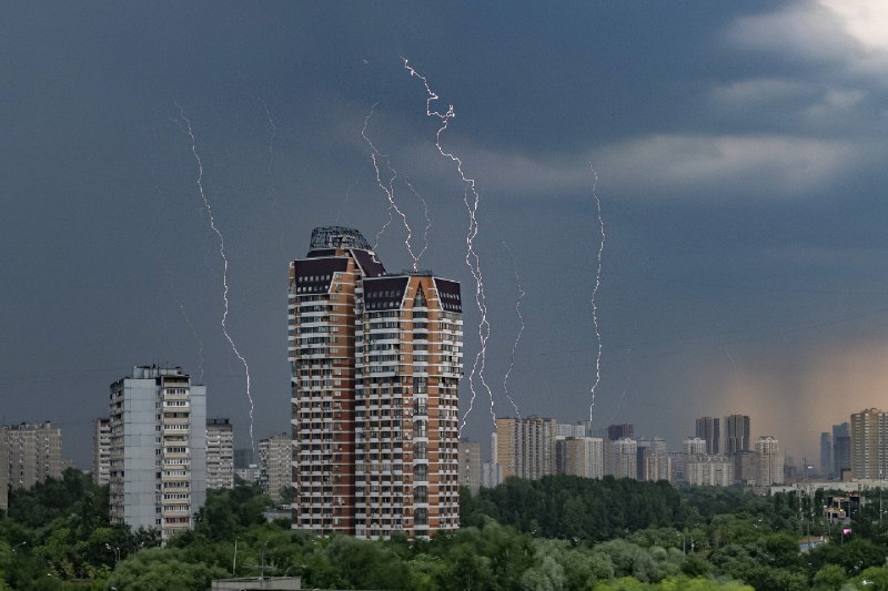 В Москве и Подмосковье ожидается мощный ливень с грозой