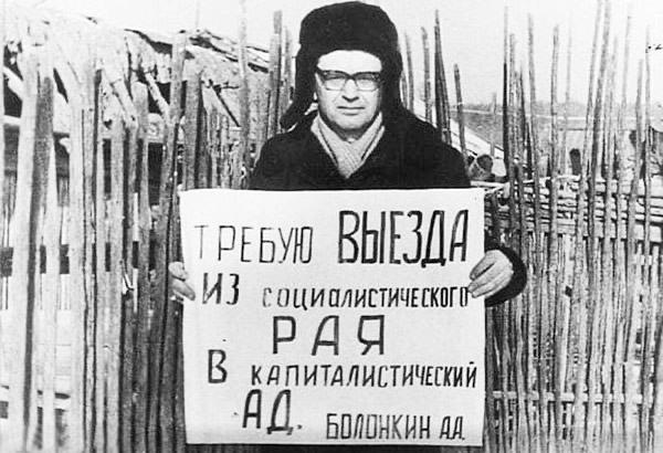 В МИД РФ обсуждается введение системы выездных виз для россиян