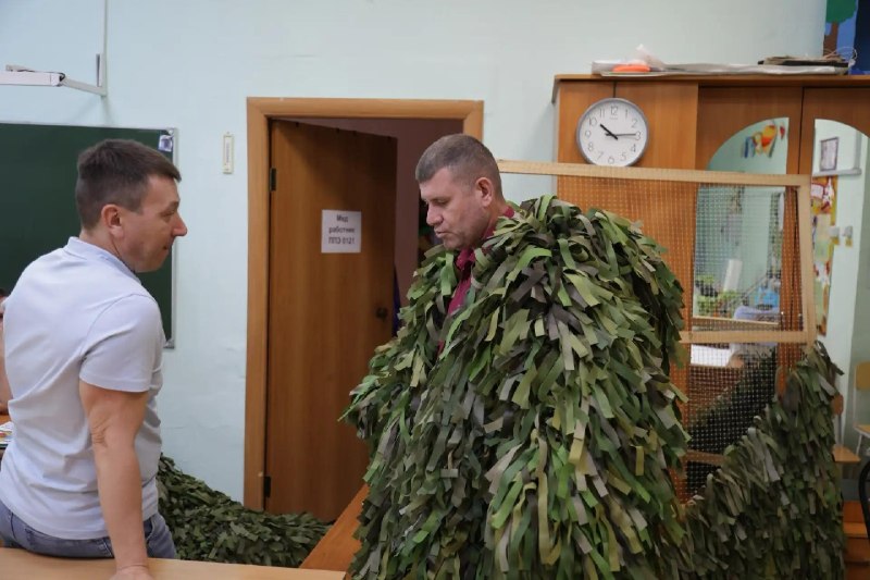 В Хакасии детей с нарушениями зрения привлекли к производству маскировочных костюмов для фронта