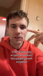 Парень превратил съёмную квартиру в музей сюрреализма