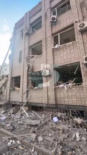 Украинские СМИ опубликовали видео ударов ВКС РФ по административным зданиям в Запорожье