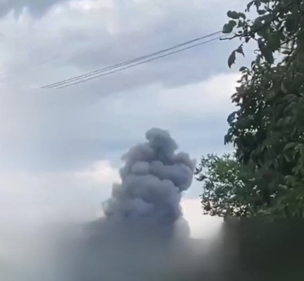 В Черноморске после прилёта начался пожар