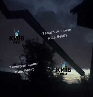 Последствия ракетной атаки в районах Киева: повреждения зданий и пожары