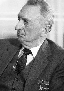 История в лицах: в этот день родились Александр Прохоров и Виталий Бубенин