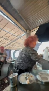 В Москве из-за ураганного ветра сорвало крышу у ресторана