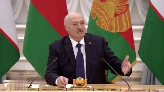 Лукашенко призвал мигрантов из Узбекистана переезжать в Беларусь