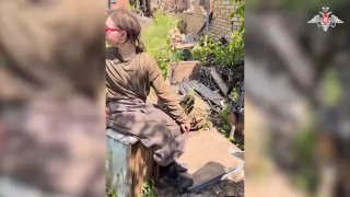 Штурмовики эвакуировали из зоны боевых действий девочку, потерявшую всю семью