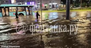 Эпичный заплыв на самокатах на улице Уточкина