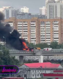 На МСД загорелся строительный кран, движение в сторону области перекрыто