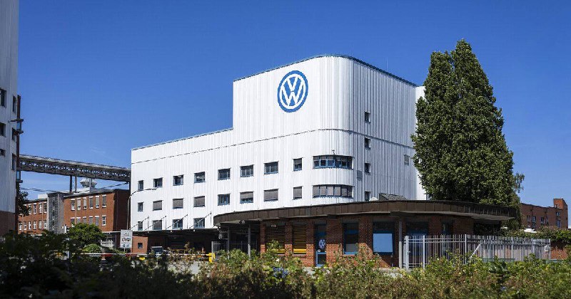 Volkswagen может снять с производства 10 моделей и сократить 100 000 рабочих мест