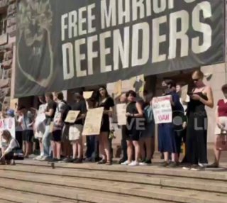 В Киеве люди вышли на протест под КГГА из-за повышения стоимости проезда
