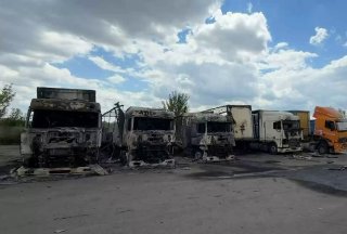 ВСУ нанесли серию ударов по стоянке большегрузов в Луганске