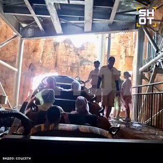 Чемпион мира по плаванию застрял на аттракционе во Вьетнаме