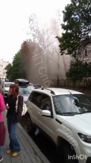 На Суворовском проспекте в Петербурге произошел прорыв трубы с кипятком