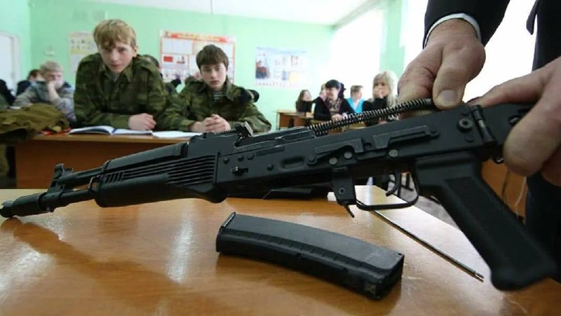 С 1 сентября в российских школах вводится обязательный курс начальной военной подготовки