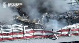 Крупный логистический центр под Киевом полностью выгорел после удара ВС РФ