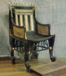 Обнаружено древнее детское кресло в гробнице Тутанхамона