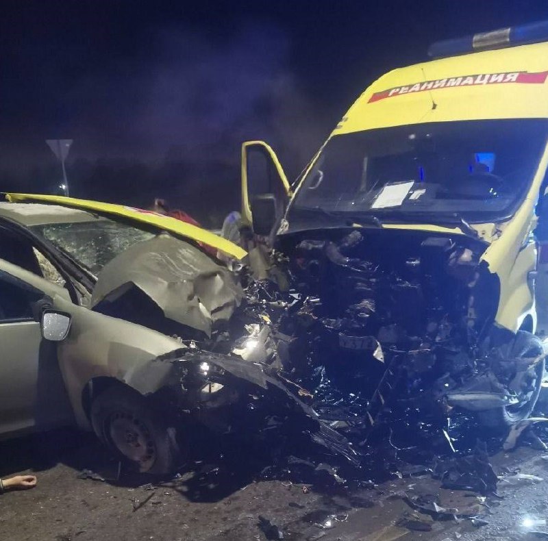 В Туле столкнулись скорая и легковушка: есть погибшие и пострадавшие