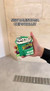 Balenciaga выпустила кошельки в виде упаковок чипсов