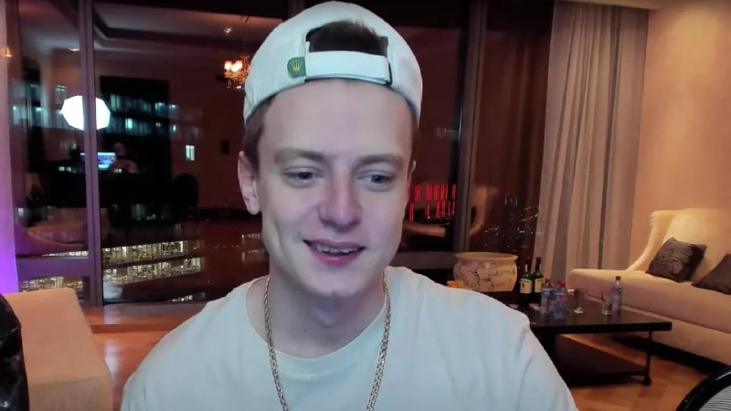 Казахстан объявил в розыск треш-блогера Mellstroy