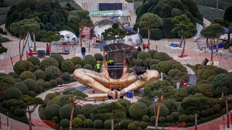 В Краснодаре устанавливают арт-объект "Мать-Земля"