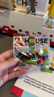 В Дании открылся ресторан, где роботы доставляют блюда из Lego