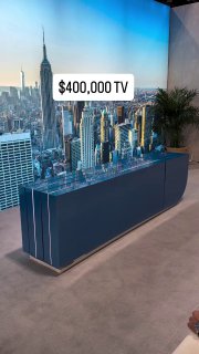 Porsche представила 137-дюймовый телевизор-трансформер