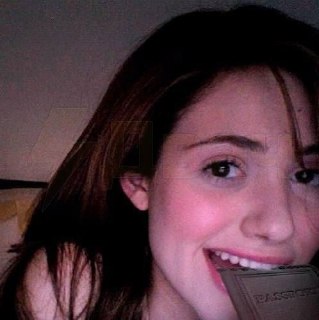 Россиянка осквернила паспорт во рту в турецком аэропорту