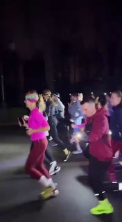 В Харькове люди бегают с фонариками на голове