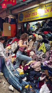 В Вьетнаме нашли секонд-хенд с тысячами вещей