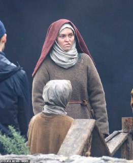 Лили-Роуз Депп на съемках фильма ужасов «Вервульф»