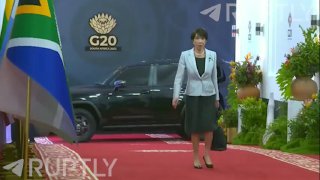 Премьер Японии опоздала на саммит G20 из-за выбора наряда