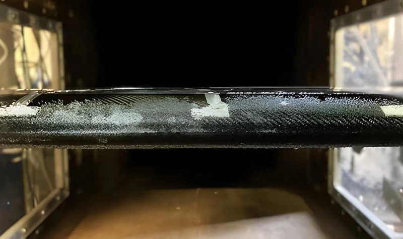 Новая технология для самоочистки крыльев самолетов от льда